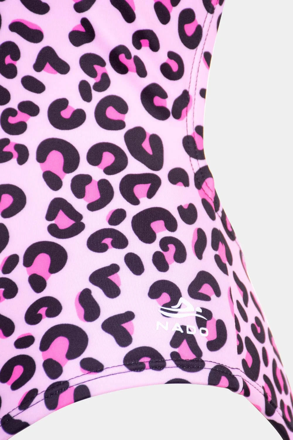 Women's printed one-piece swimsuit in pink leopard, fabric detail close-up – Bikini Uni