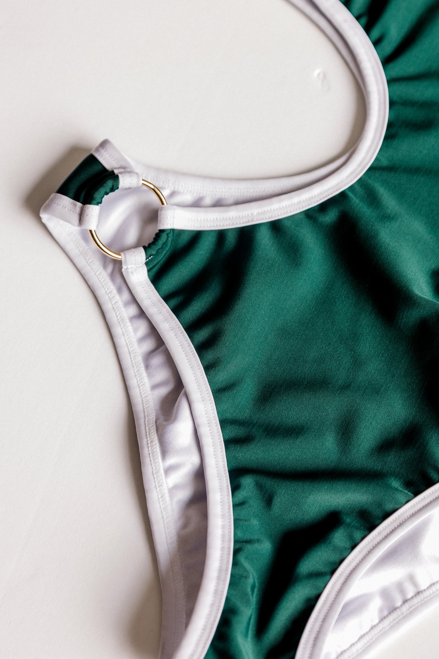 Boomerang one-piece swimsuit in green with white, ring detail – Bikini Uni