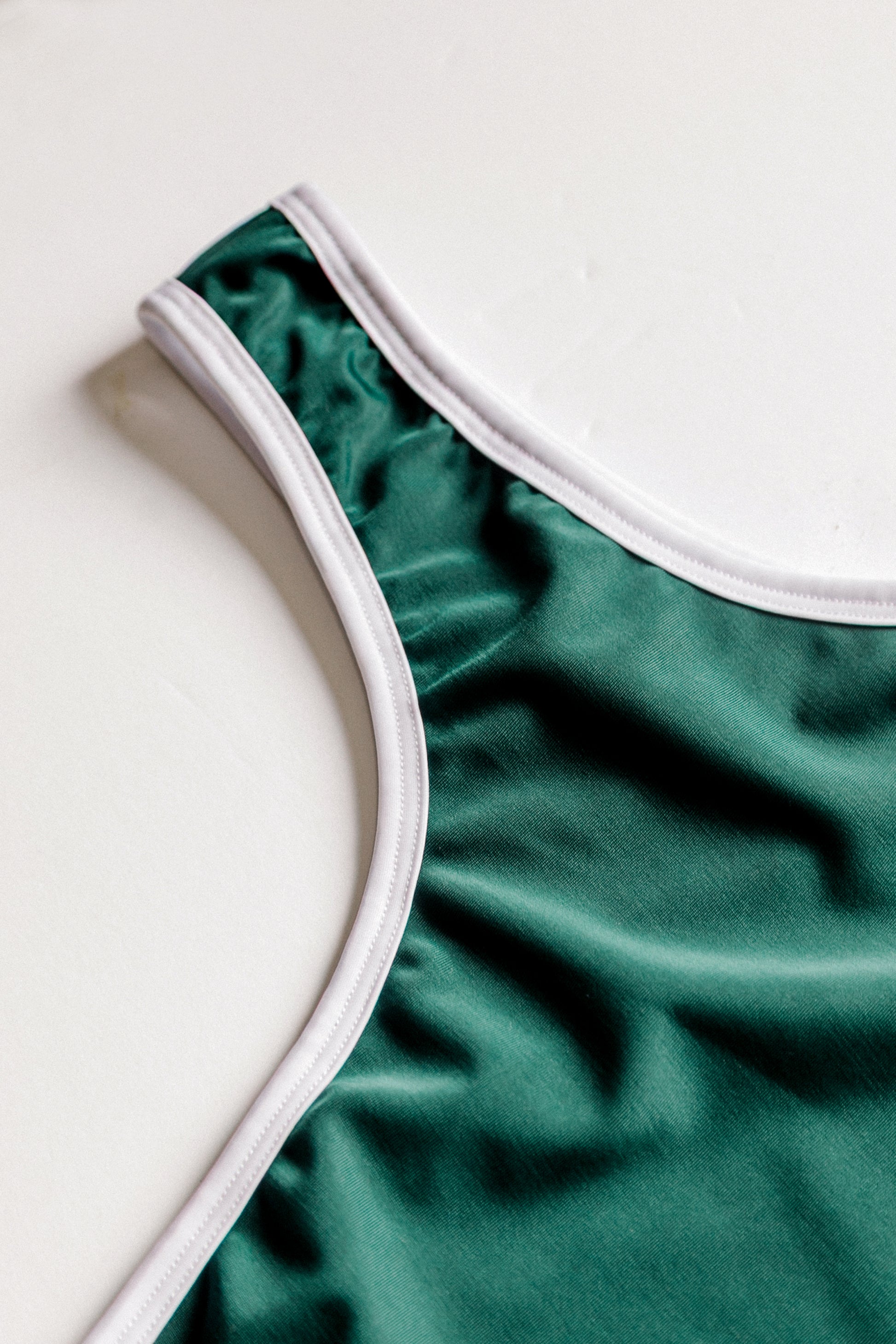 Boomerang one-piece swimsuit in green with white, strap detail – Bikini Uni