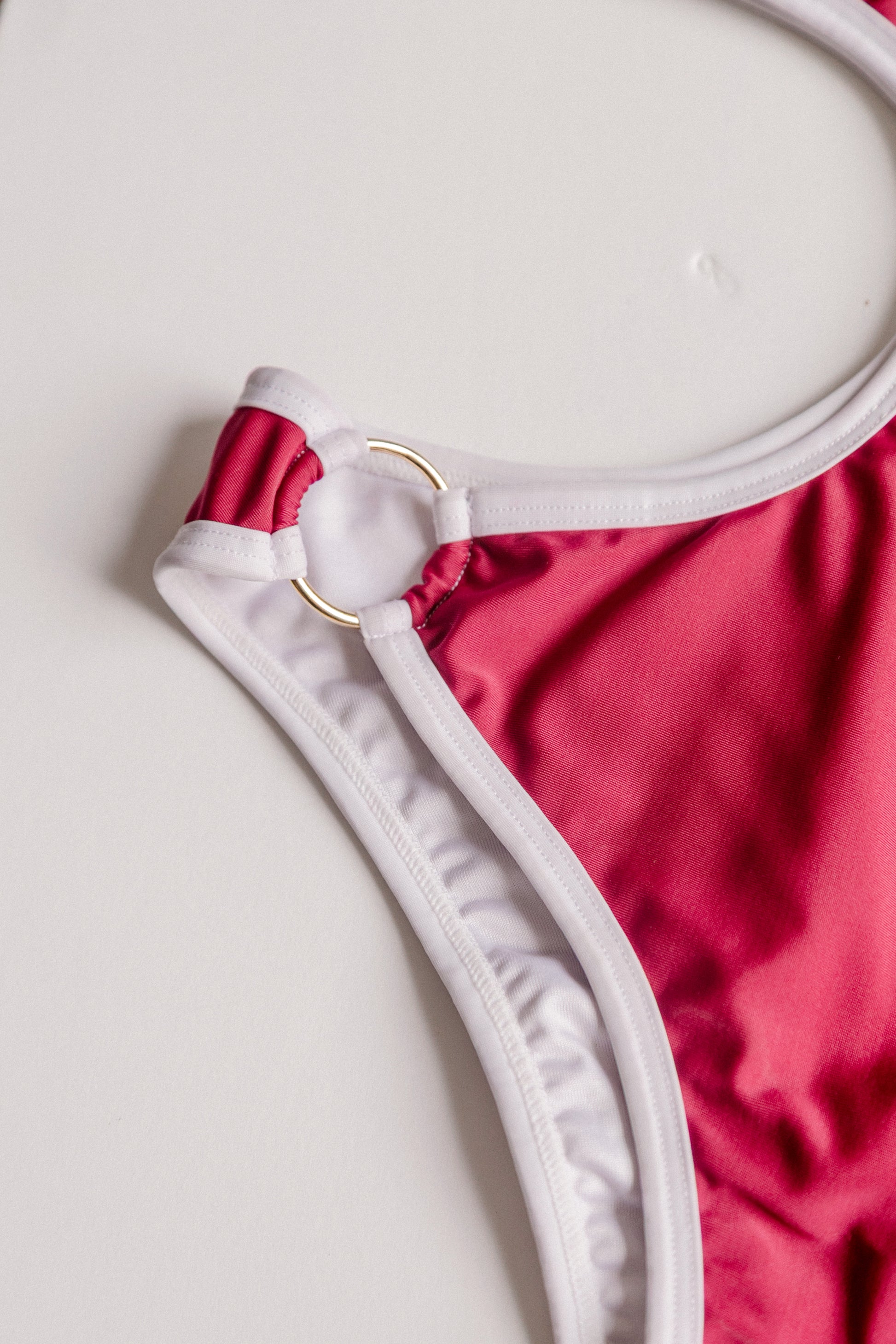 Boomerang one-piece swimsuit in red with white, ring detail – Bikini Uni