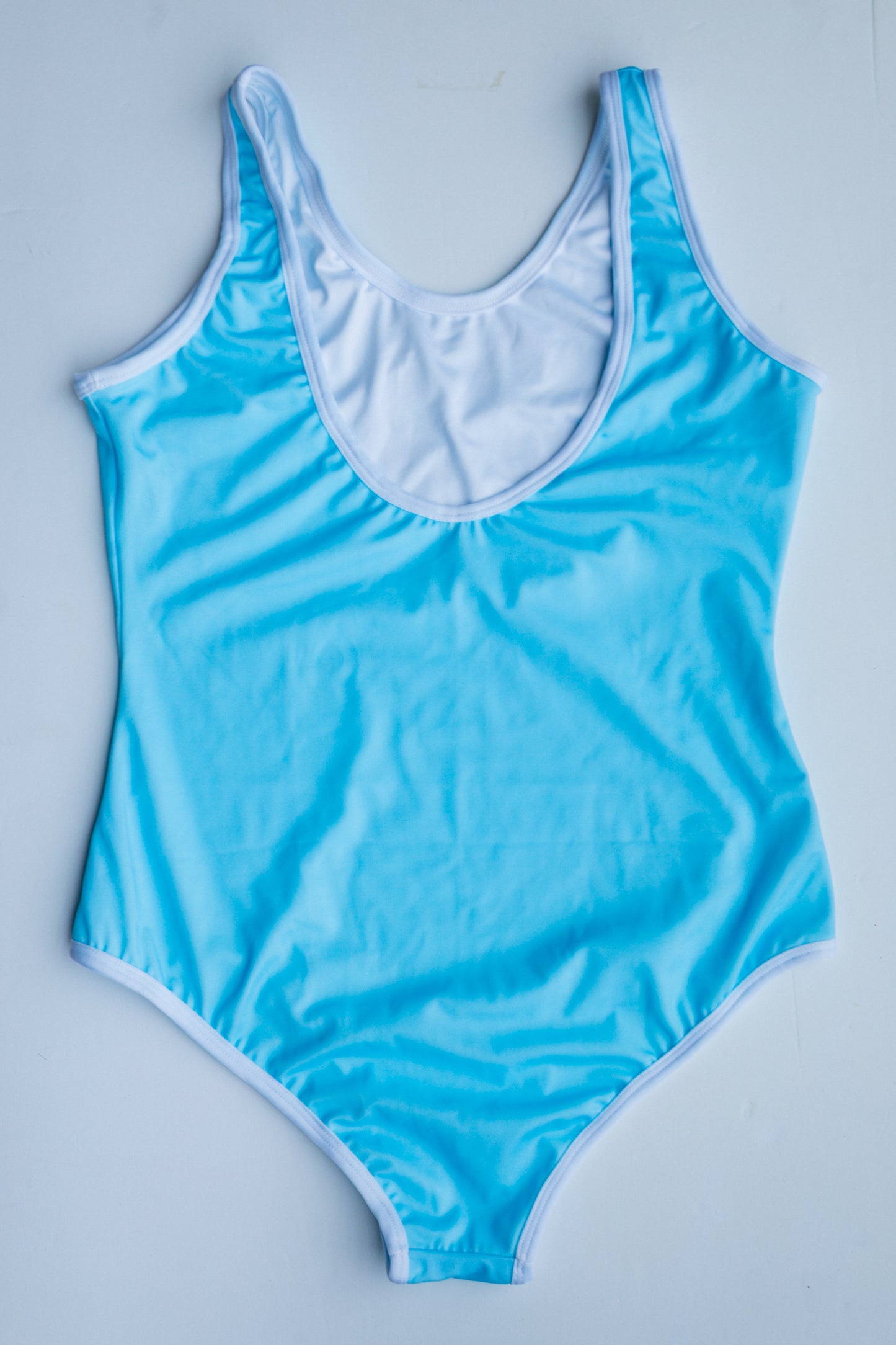 La Tradicional bikini in light blue with white, front flatlay view – Bikini Uni